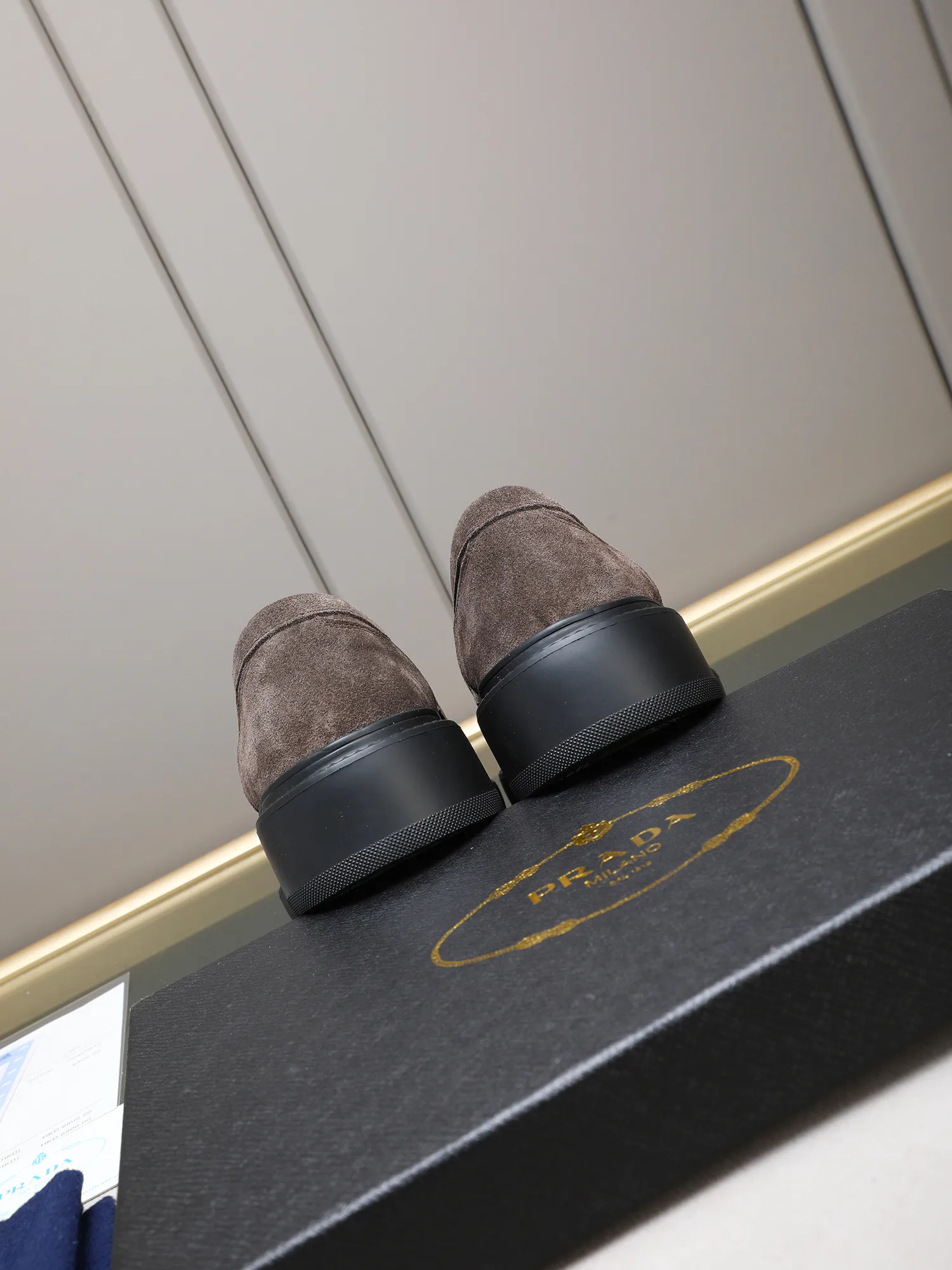 Men's shoes💰480 [Available on Tmall and Taobao major platforms] Prada men's best-selling premium casual leather shoes, imported first-layer matte cowhide loafers combine exquisite elements with modern charm, are strong in toughness, resistant to folding, not easily deformed, and durable in wear! Water-dyed sheep's ➕cow pad! Foam ultra-light and wear-resistant outsole, code number 38-44 (45 is custom-made, non-returnable and non-exchangeable)